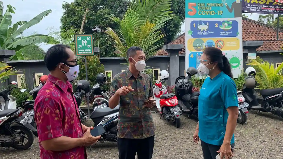 Pjs Bupati Karangasem Serinah Minta Agar Jalan Rusak & Mendesak Diprioritaskan untuk Diperbaiki