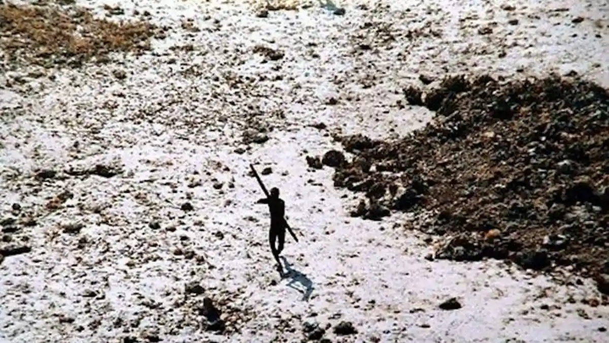Pulau Terlarang Ini Dihuni Suku Primitif yang Agresif, Orang Datang Tak Akan Bisa Pulang