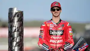 Pembalap-Ducati-Lenovo-dari-Italia-Francesco-Bagnaia-berpose-di-MotoGP-Valencia-2022.jpg