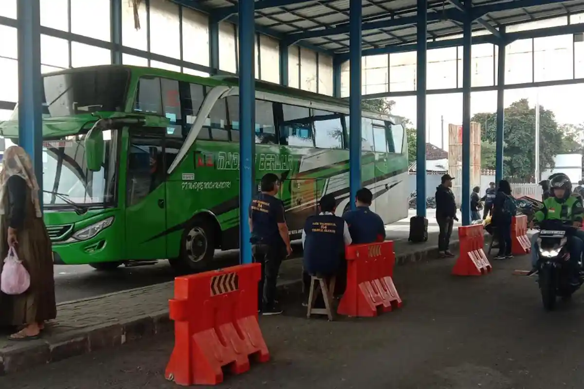 Dampak Aturan Ojol Dilarang Ambil Penumpang di Dalam Terminal Arjosari Malang, Ini Tanggapan Driver