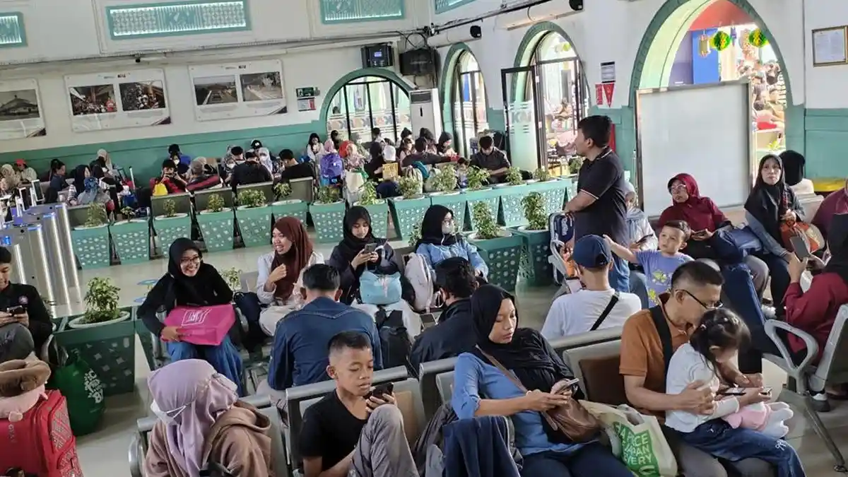 Arus Mudik Lebaran 2026 Mulai Ramai, 18.171 Pemudik Berangkat dari Stasiun Pasar Senen Jakarta