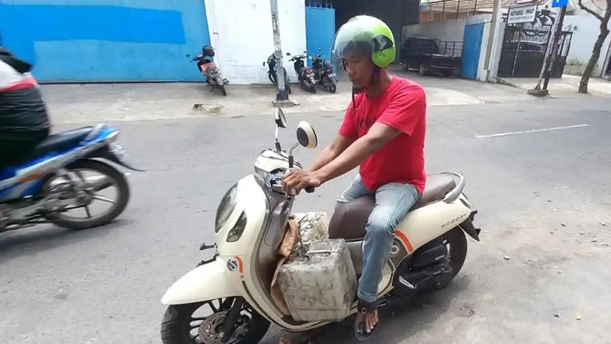 Antok Kesal Ketersediaan Minyak Goreng Curah di Kudus Langka