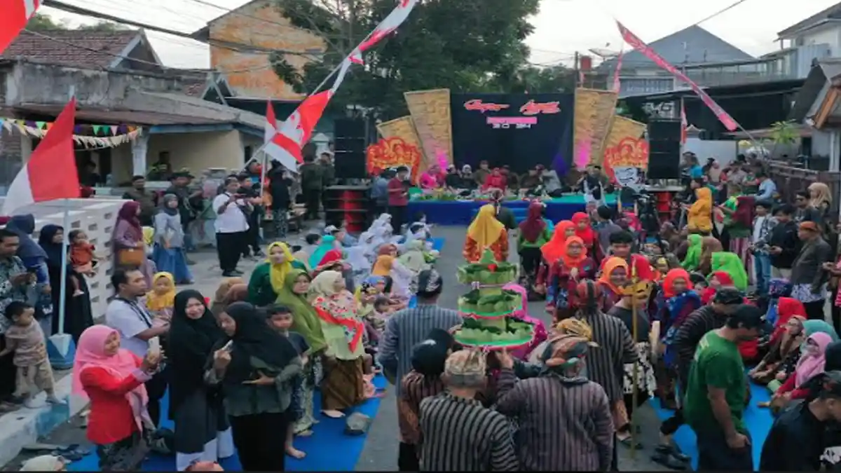 Kirab Sapar Agung di Lumajang Berlangsung Meriah, Ribuan Jenang ...
