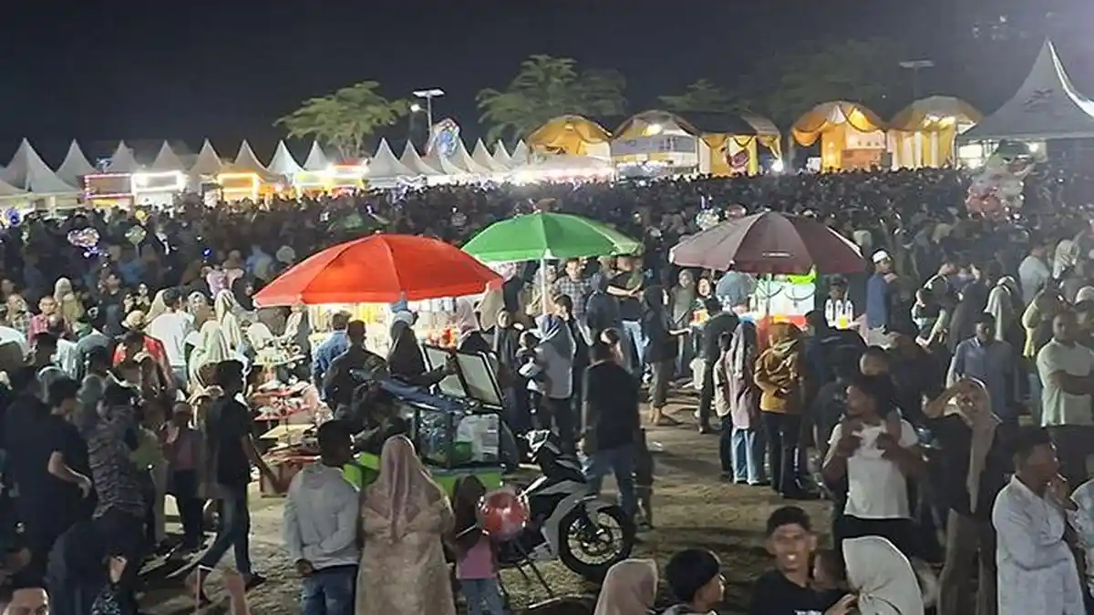 Pengunjung Membludak di Lapangan Cot Gapu, Malam Penutupan HUT Bireuen