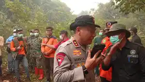 Kapolda-Riau-tinjau-karhutla-di-Desa-Sekodi-Bengkalis.jpg