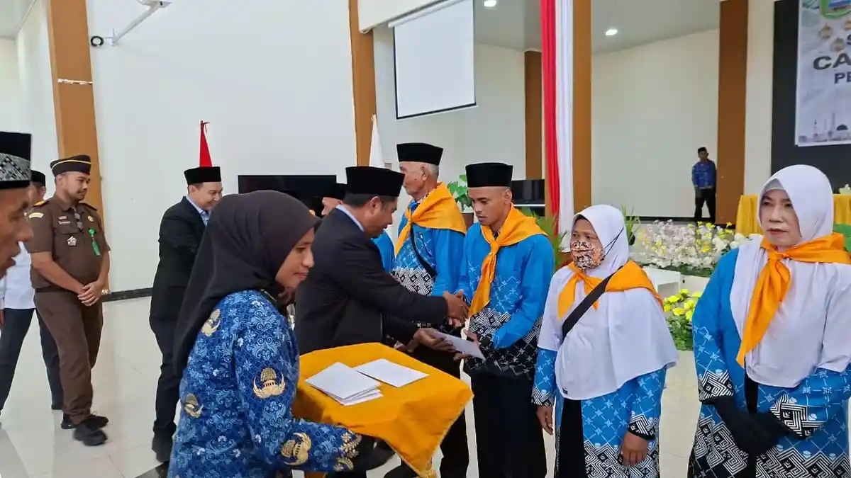 Bupati Haltim Lepas 9 JCH 2026, Pesan Jaga Kekompakan dan Kesehatan