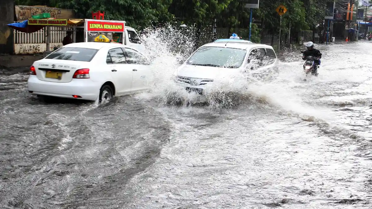 BMKG: Sepanjang Hari Ini Jakarta dan Sekitarnya Diguyur Hujan