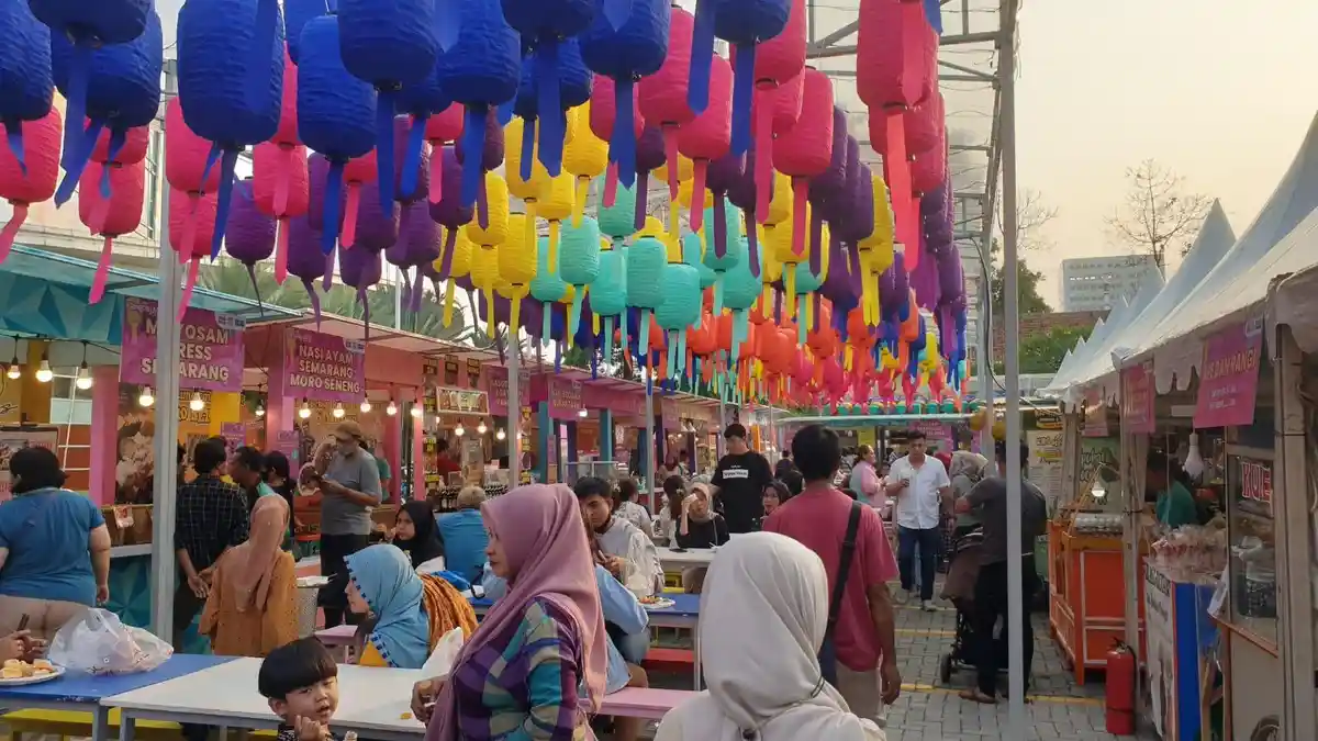 Seru! Ratusan Jenis Makanan Mejeng di Festival Jajan Kuliner Pasar Raya ...