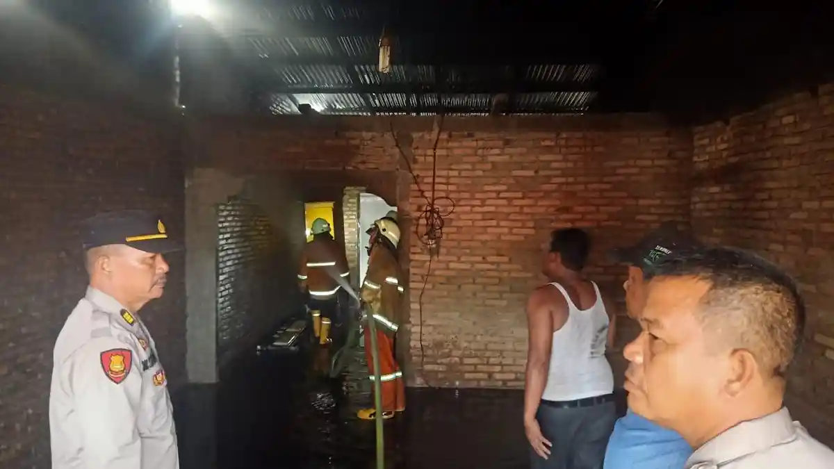 Tiga Rumah Permanen di Desa Juhar Dilalap Si Jago Merah