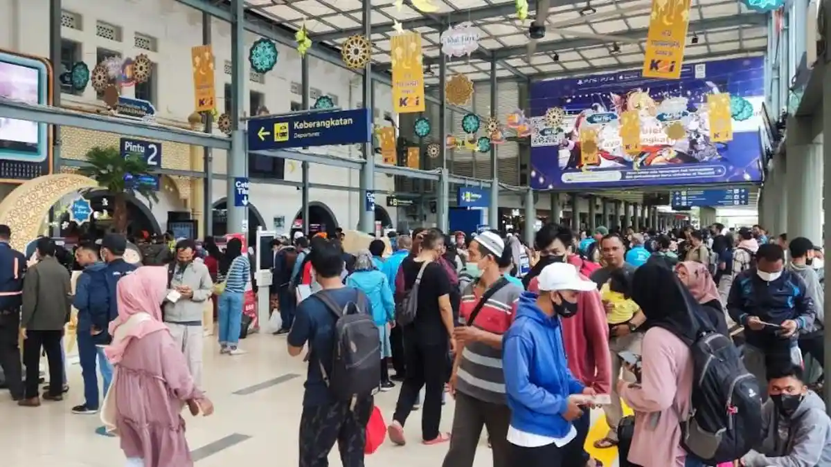 Ada Peningkatan, Hari Ini 23.600 Pemudik Lebaran Berangkat dari Stasiun Pasar Senen