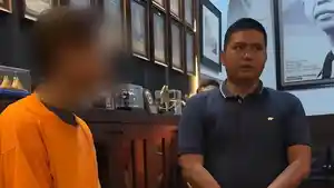 tersangka-curanmor-SA-saat-dimintai-keterangan-di-Mapolrestabes-Surabaya.jpg