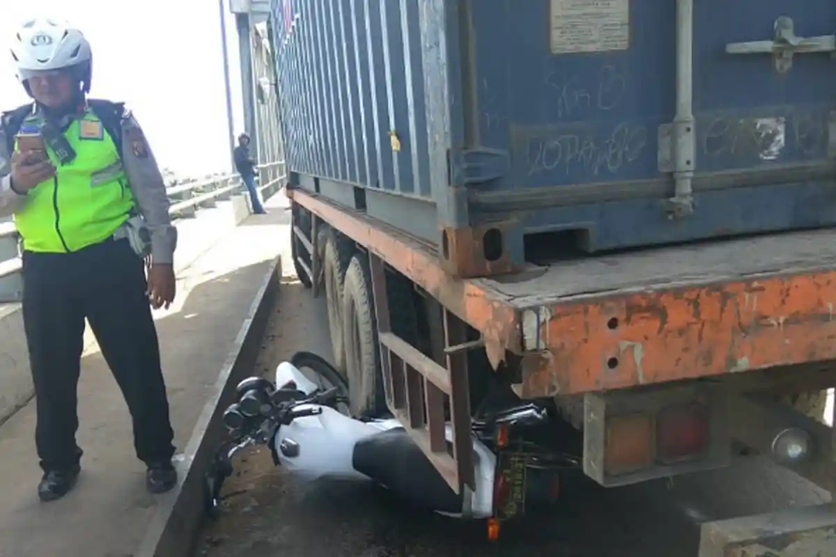 Aksi Heroiknya Korbankan Motor untuk Ganjal Truk Jadi Viral, Polisi Ipda Tatang Dapat Penghargaan