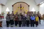 gereja-Kapolres-Sibolga-AKBP-Taryono-Raharja-pam-curhat.jpg