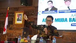 Pujiono-Suwadi-berbicara-Anak-Muda-Bagian-dari-Solusi-Negeri.jpg