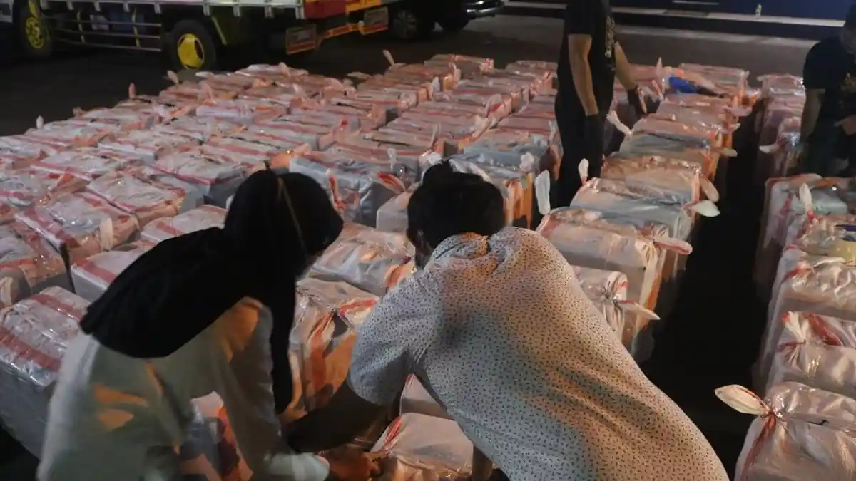 Tim Gabungan Bea Cukai dan Pomdam Amankan Rokok Bodong Senilai 1,3 Miliar