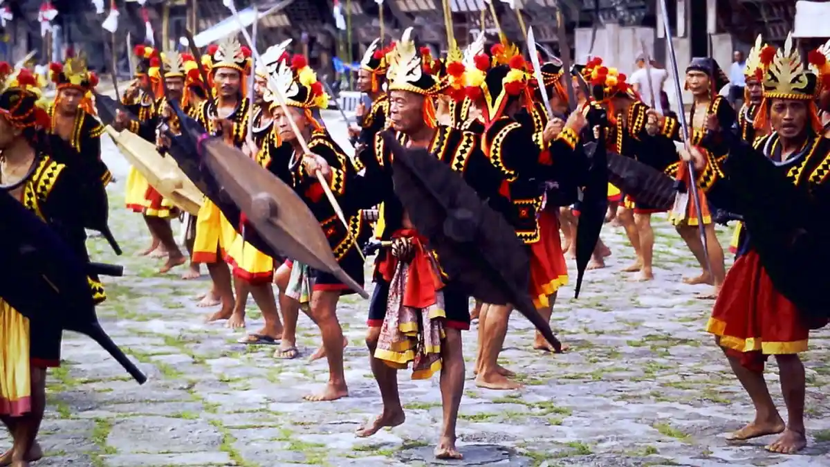 Mengenal Faluya, Tarian Perang Suku Nias yang Menggambarkan Sukacita dan Kerja Sama Kelompok