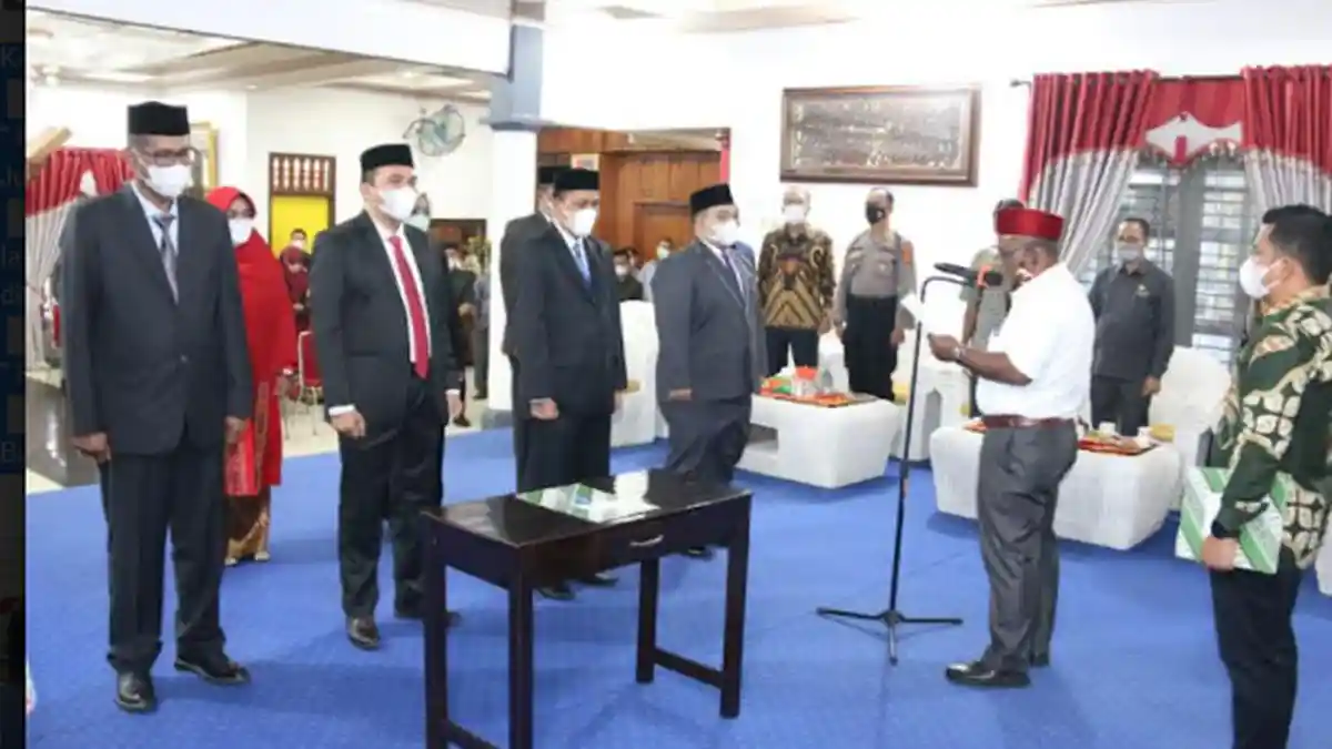Bupati Pidie  Abusyik Lantik 7 Pejabat Eselon II, Kadis hingga Direktur Rumah Sakit
