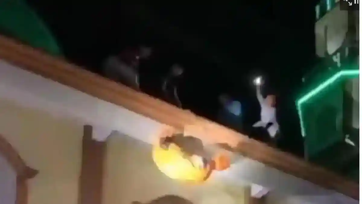 Belatung Jatuh dari Atap, Warga Kaget Ternyata Ada 2 Mayat di Masjid Brebes
