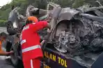 nasional_mobil-terbakar_20151116_080407.jpg