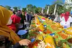 hidangan-tumpeng-yang-membentuk-angka-77-di-lapangan-gasibu.jpg