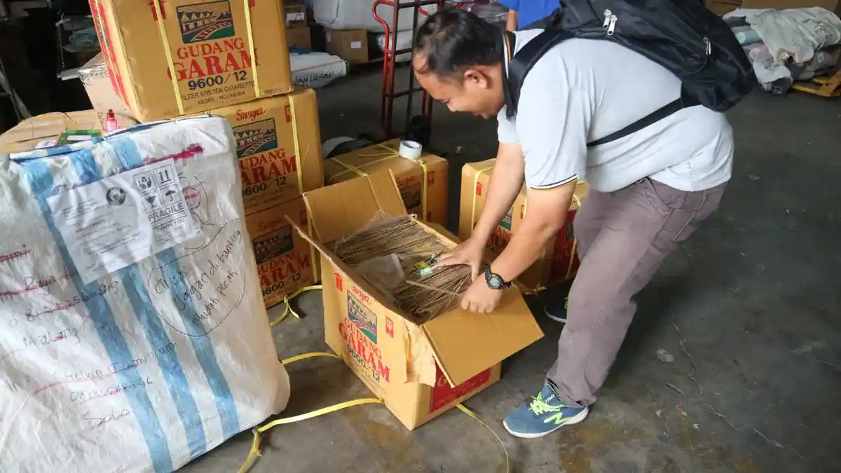 Dalam Sehari, Bea Cukai Malang Berhasil Amankan Rokok Ilegal dan Miras