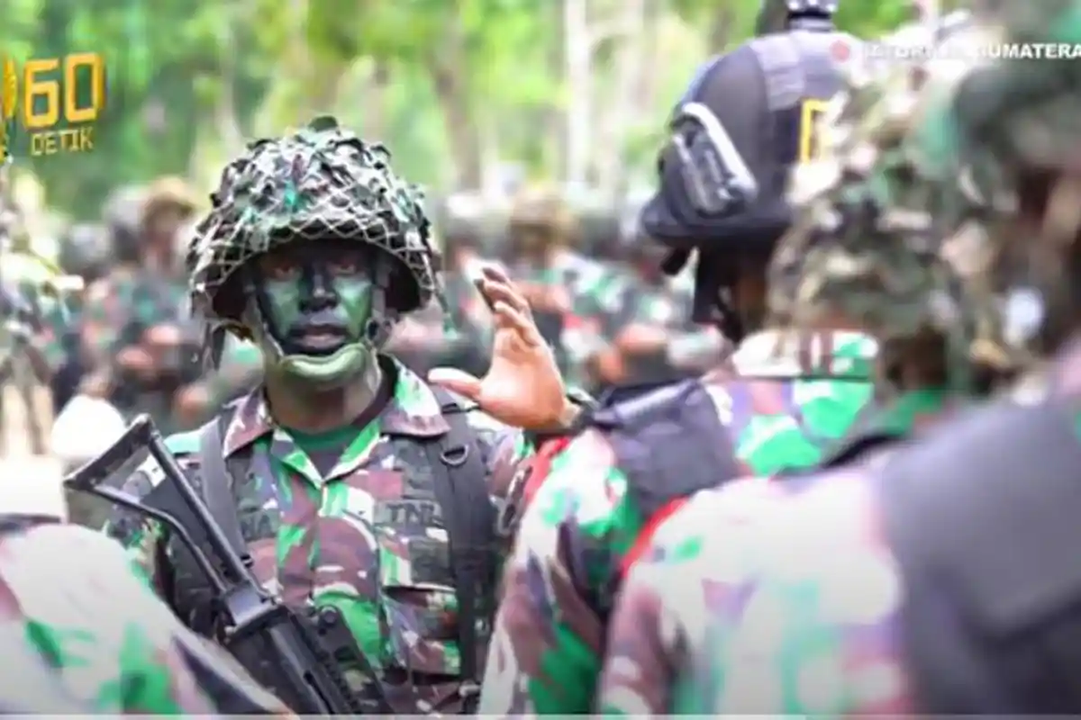 3300 Prajurit TNI AD Unjuk Kehebatan di Depan Jenderal Andika Perkasa, Libatkan Helikopter dan Roket