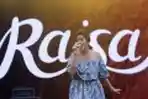 Aksi Panggung Raisa di Mandiri Karnaval