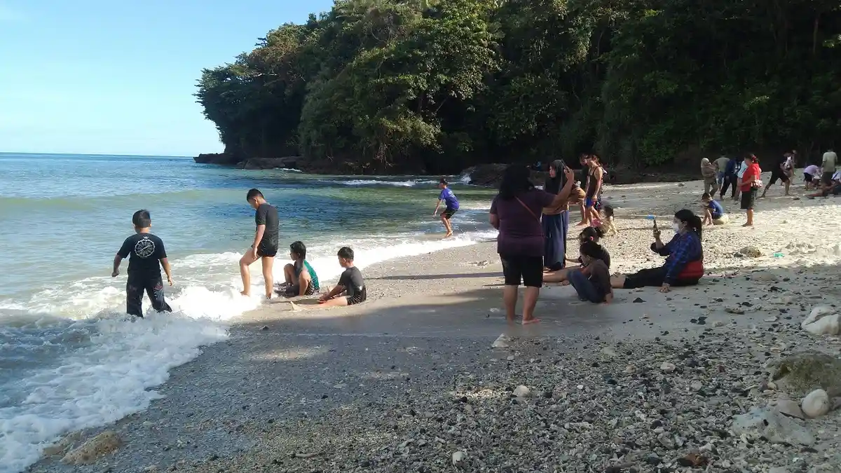 Pesona Pantai Karang Pandan di Pulau Nusakambangan, Bisa Main dengan Kera, Cocok untuk Healing