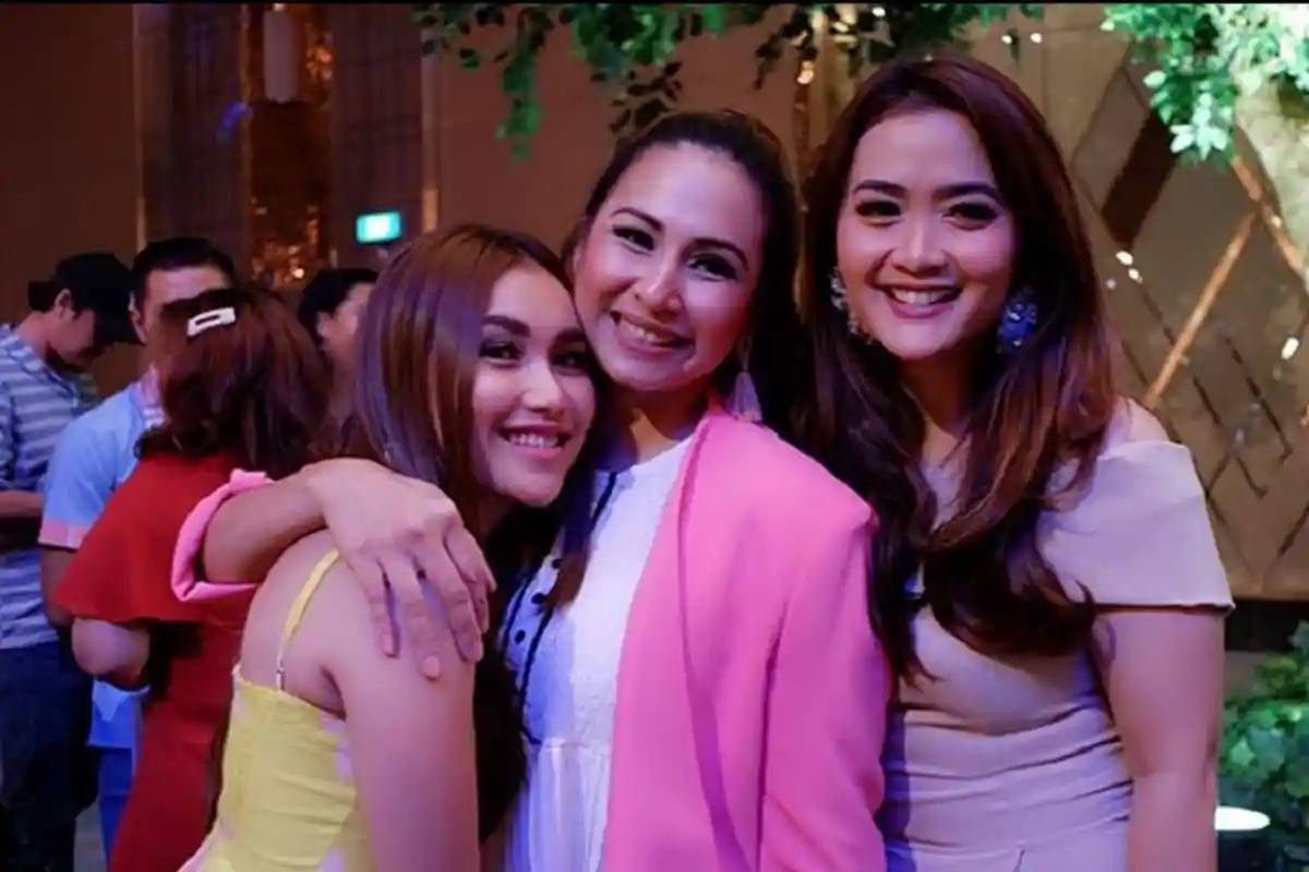 Pakaian Ayu Ting Ting Dikomen Umbar Aurat di Ultah Ruben Onsu Netizen Cari Ivan Gunawan