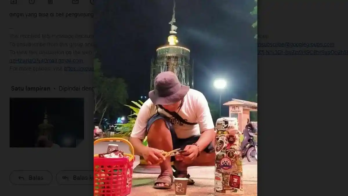 Menikmati Starling di Tugu Keris Kota Jambi