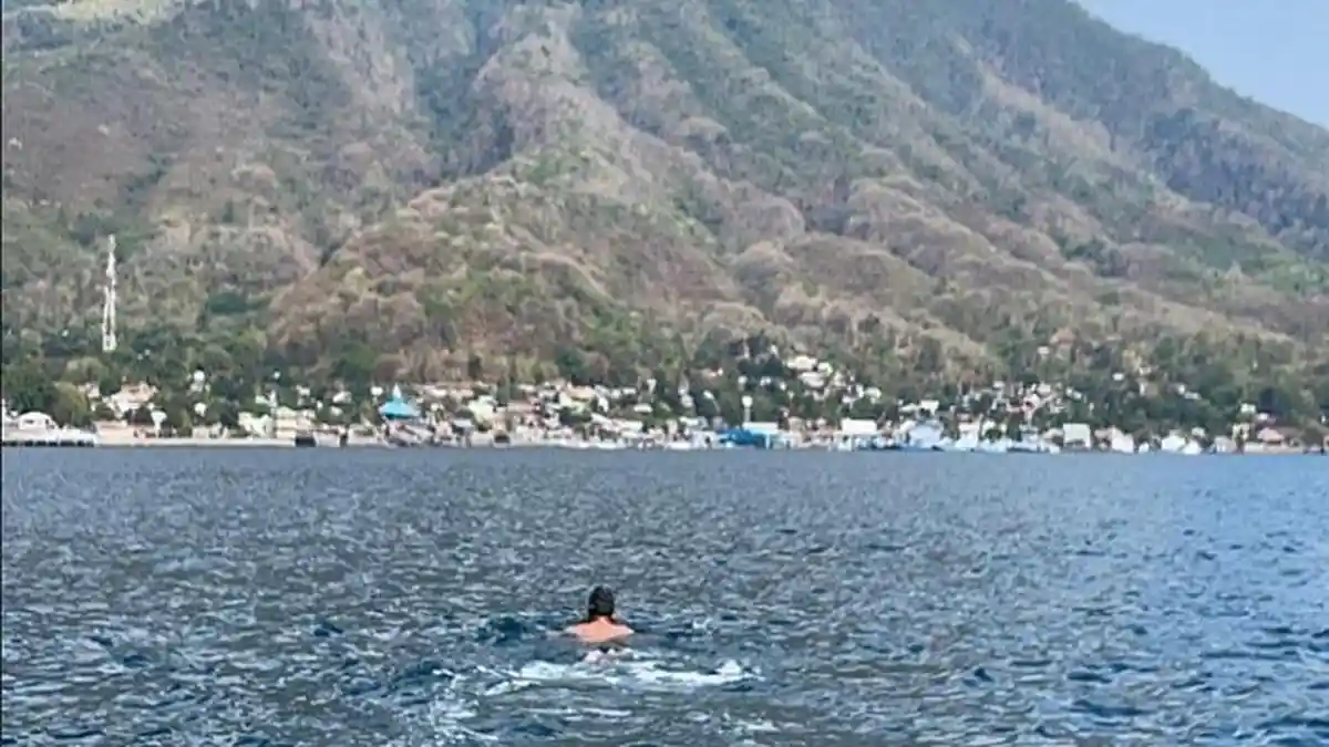 Berenang 1,5 Jam, Pria Asal Tarakan Taklukan Arus Gonsalu di Laut Flores Timur