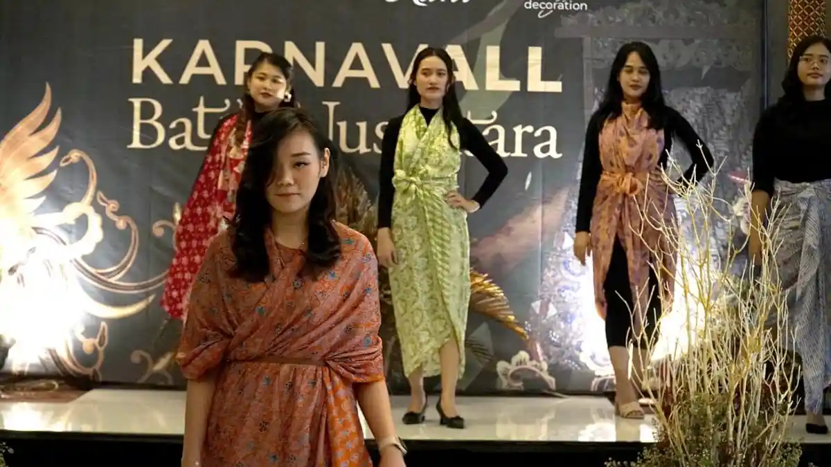 Hari Batik Nasional, Novotel Tampilkan Corak Batik Riau di Karnaval ...