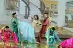 Aksi Rashami Desai Menari