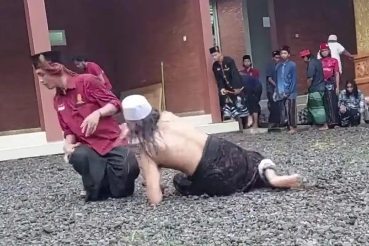 Diduga ODGJ Usai Bawa Bangkai Tikus, Gus Samsudin Tertawa saat Klarifikasi: Penting Bukan Gila Harta