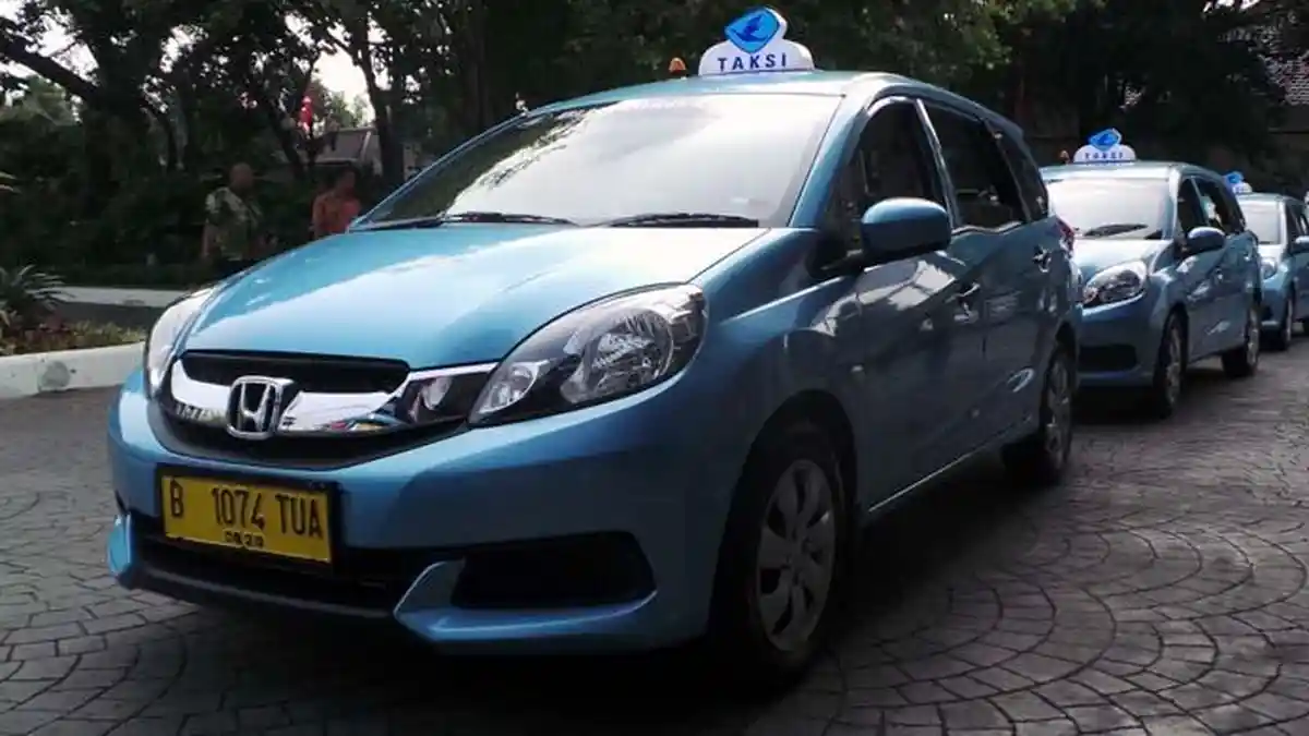 Taksi Blue Bird Jalin Kerjasama Strategis dengan Go-Jek