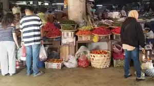 DAGANG-SEMBAKO-Proses-jual-beli-kebutuhan-pokok-di-Pasar-Badung-Denpasar.jpg