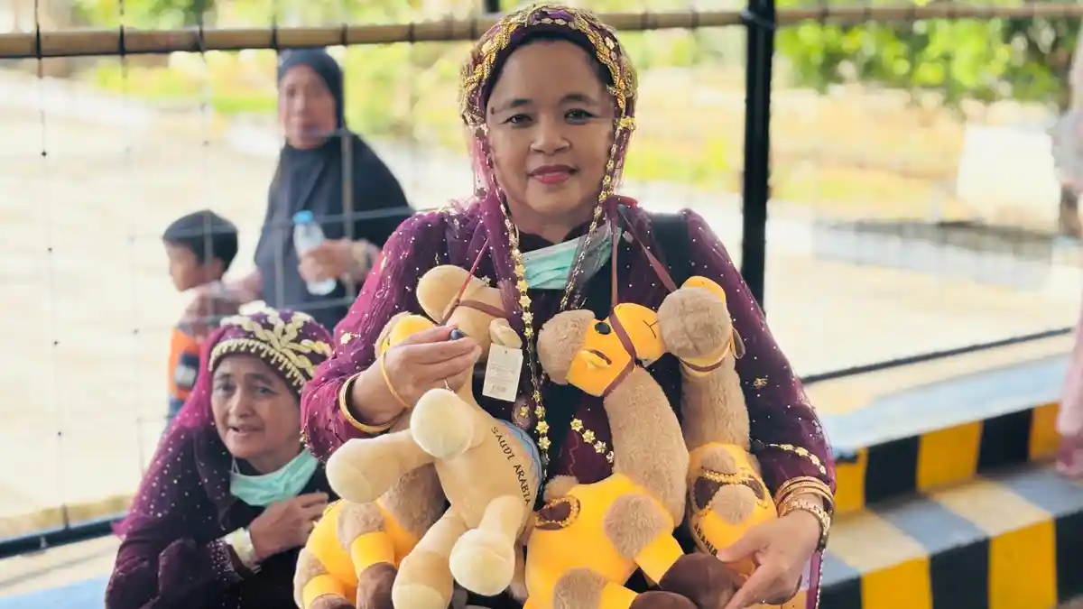 Boneka Unta Jadi Tren Oleh-Oleh Haji, Hj Mardiana Borong 10 untuk Cucu