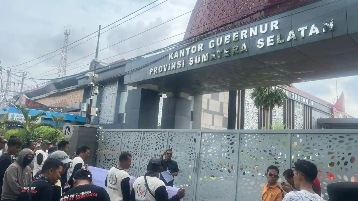 Warga Resah, Truk Raksasa Heavy Duty Melintas di Jalan Muara Enim, Gubernur Sumsel Diminta Bertindak