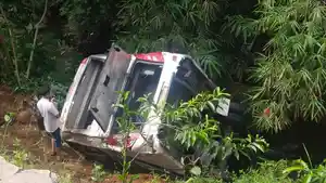 Kondisi-bus-kecelakaan-Kepil.jpg