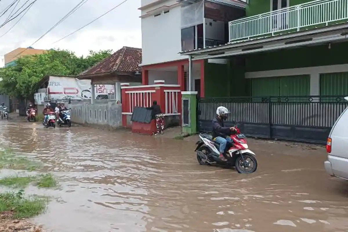 Warga Sukarame Bandar Lampung Keluhkan Minimnya Drainase di Jalan Madang 3