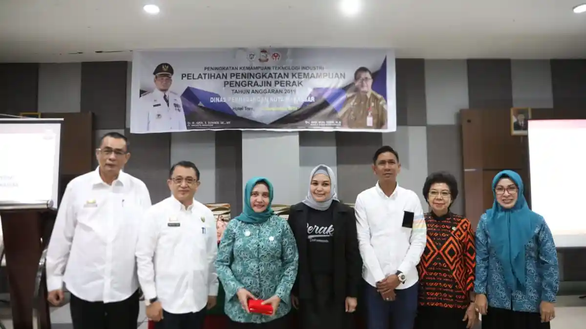 Dinas Perdagangan Latih Pengrajin Perak di Makassar