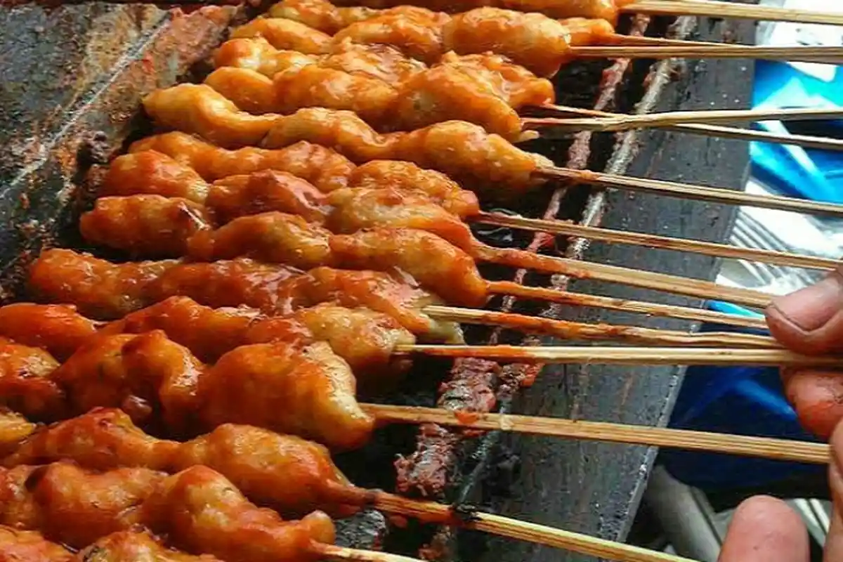 Usai Jatuh ke Tungku Api, Bakso Bakar Jadi Menu Andalan Pakde Selamet