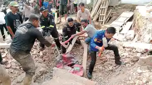 Pekerja-Bangunan-Tertimbun-Kuningan.jpg