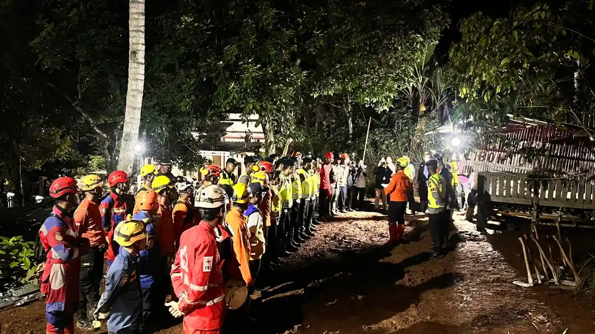 Update Berita Longsor Cibeunying Cilacap, Tim SAR Cari 21 Warga yang Hilang
