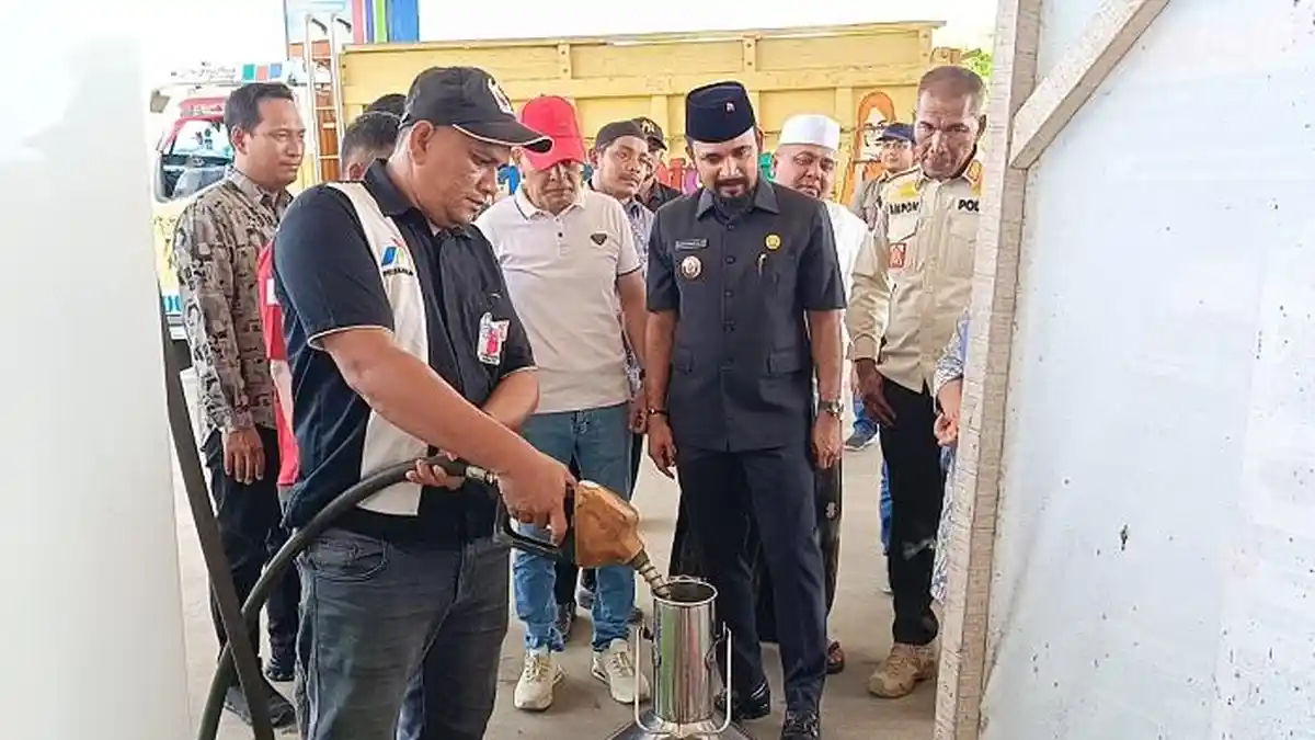 Bupati Aceh Timur Sidak SPBU dan Pasar Peureulak, Pastikan Stok  BBM & Sembako Aman Jelang Lebaran