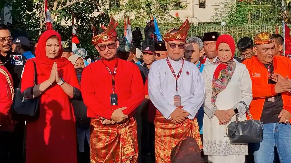 Daftar ke KPU, Pasangan Cak Nur Hardi Hood Sengaja Kenakan Tanjak, Ini Tujuannya