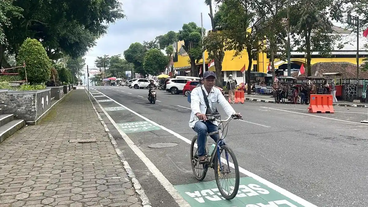 Bukan untuk Parkir! Lajur Hijau Baru di Wonosobo Khusus Pesepeda