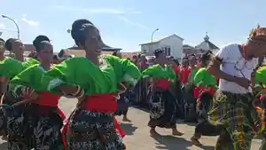 Penari-Hegong-saat-jemput-salib-IYD.jpg