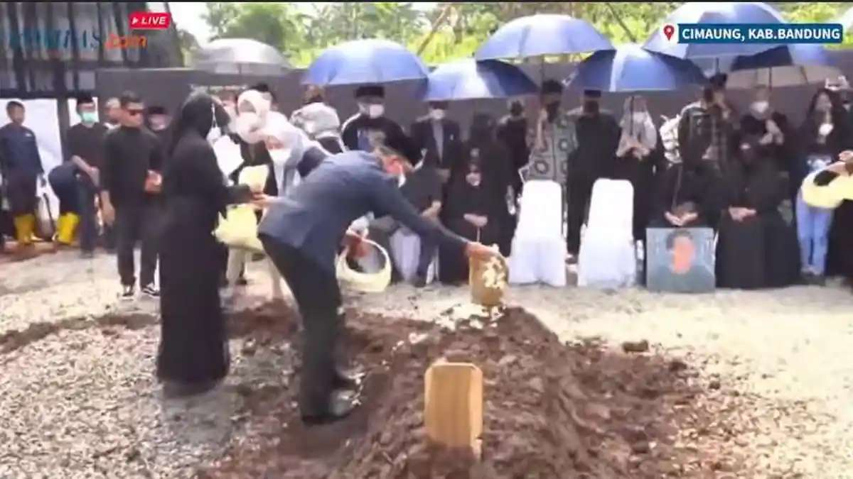 MENGENANG Sosok Eril Memiliki Jiwa Sosial Tinggi, Sering Keluar Rumah Tengah Malam Lakukan Ini