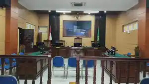 Suasana-ruang-sidang-Cakra-Pengadilan-Nesang-sids-bereslai-pukul-1100-WIB.jpg